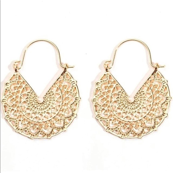 Anthropologie Jewelry - ROXANNE FILIGREE MANDALA WEBBED HUGGIE HOOP